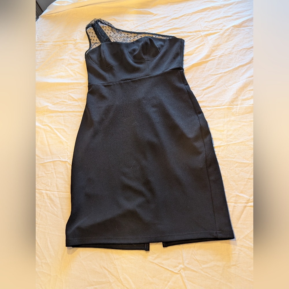 2/30$ Le Chateau Black One-Shoulder Mini Dress